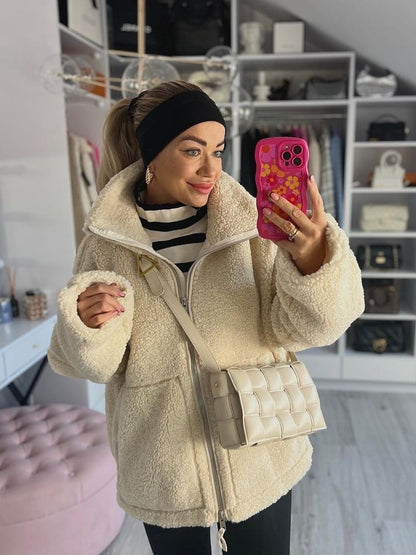 Manteau en laine d'agneau à col roulé pour femmes