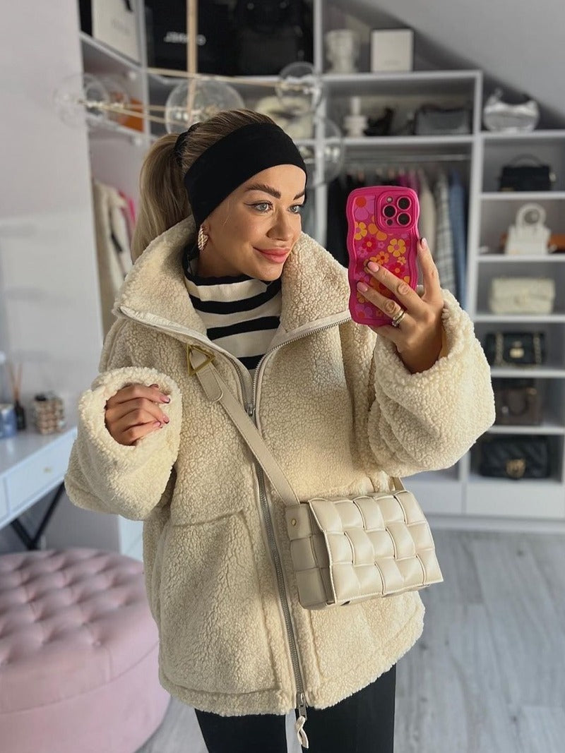 Manteau en laine d'agneau à col roulé pour femmes