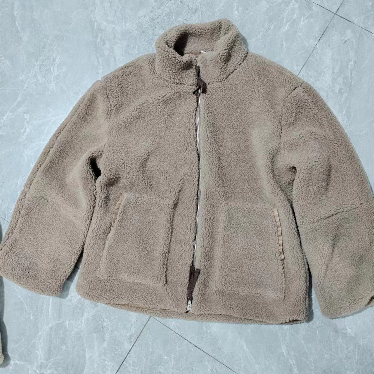 Manteau en laine d'agneau à col roulé pour femmes
