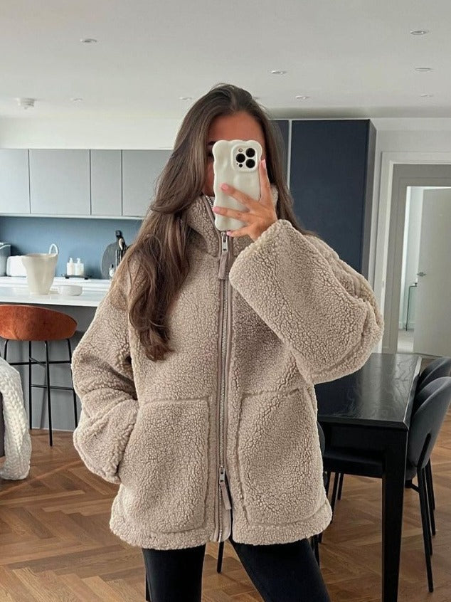 Manteau en laine d'agneau à col roulé pour femmes